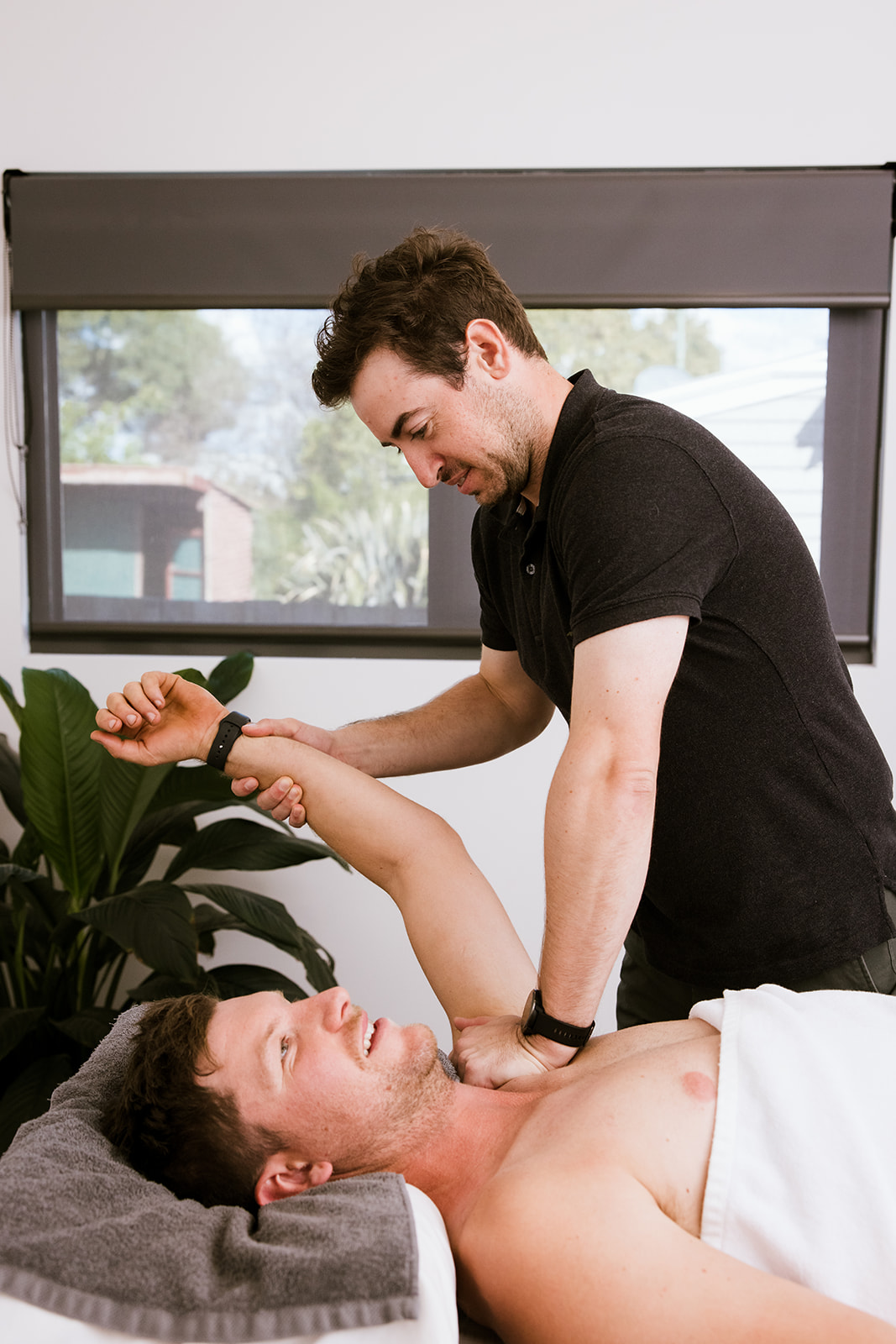 Image of Osteopath and patient